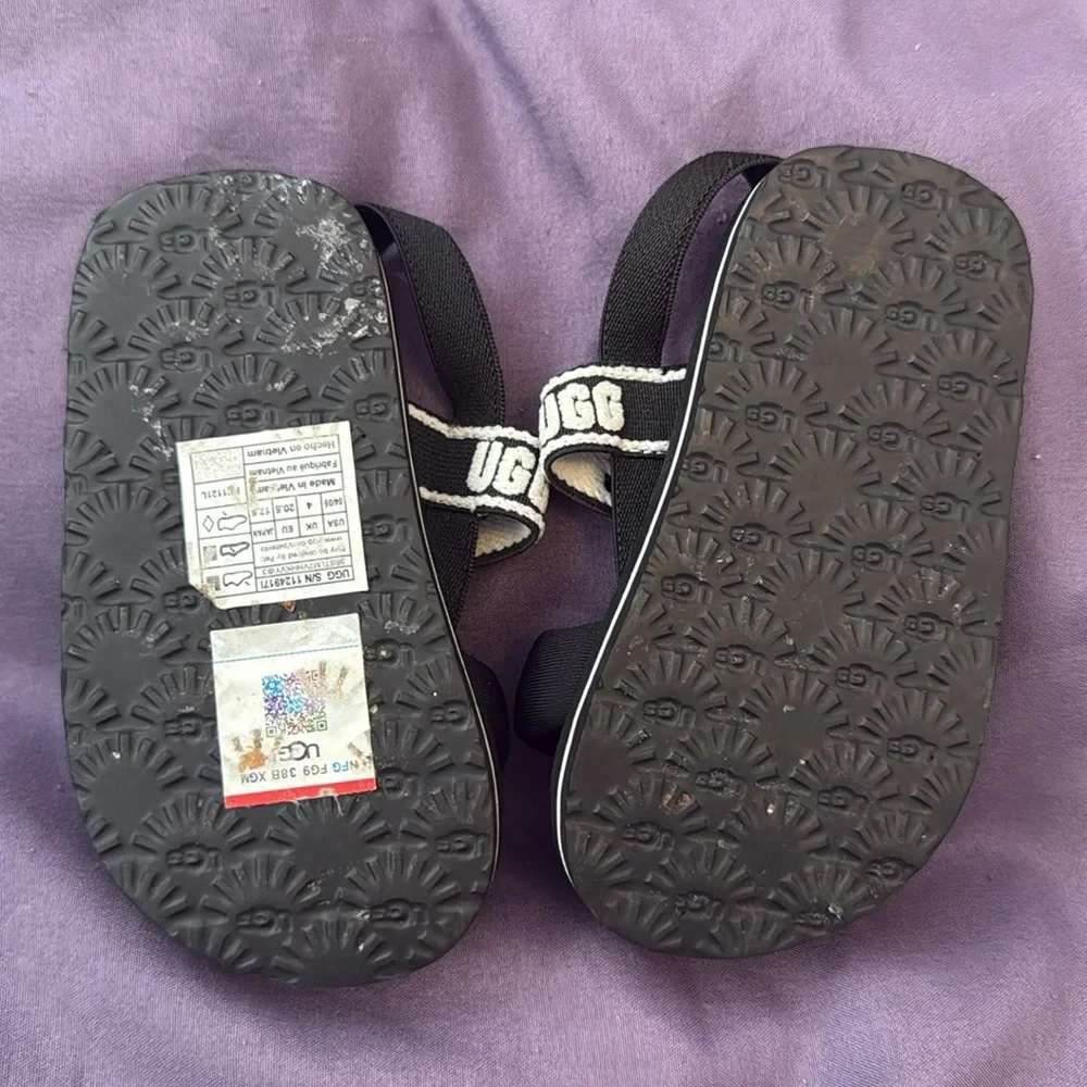 UGG Toddler Black and White Sandals - 04/05
